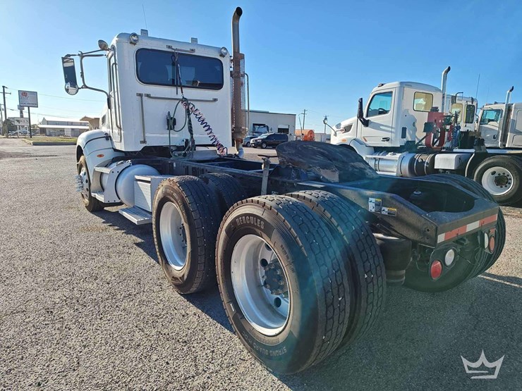 2012-peterbilt-386-image-4