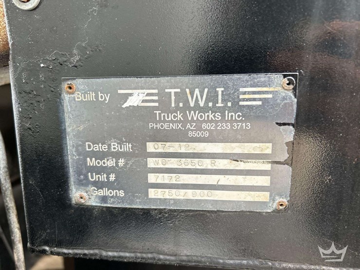 2013-peterbilt-348-image-19