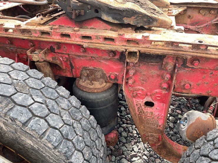 #208-•-2004-kenworth-semi-tractor-truck-(has-mi-title)-(greenland,-mi)-image-11