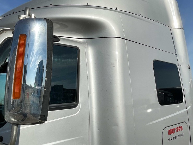 #200-•-2016-international-semi-tractor-(title-in-delay)-(denmark,-wi)-image-16