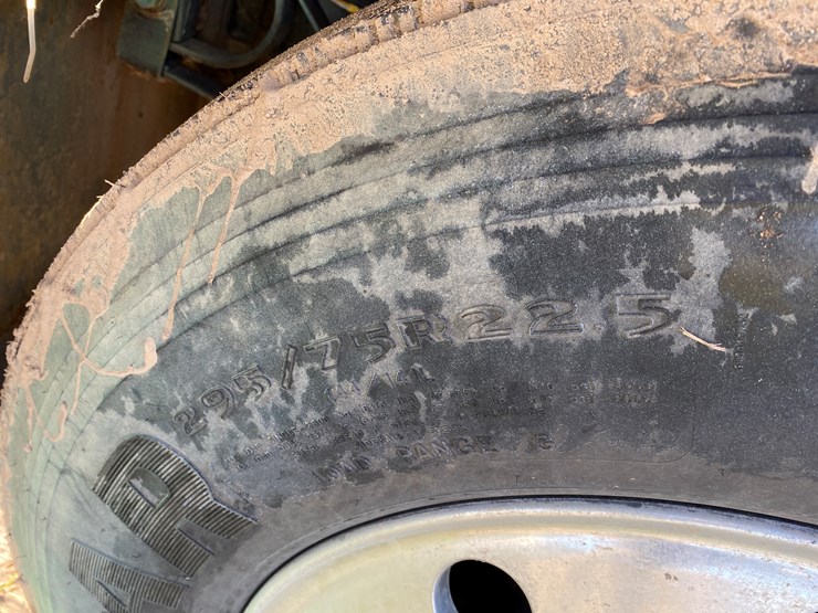 #1010-•-1984-peterbilt-sleeper-cab-semi-(has-wi-title)-(colfax,-wi)-image-20