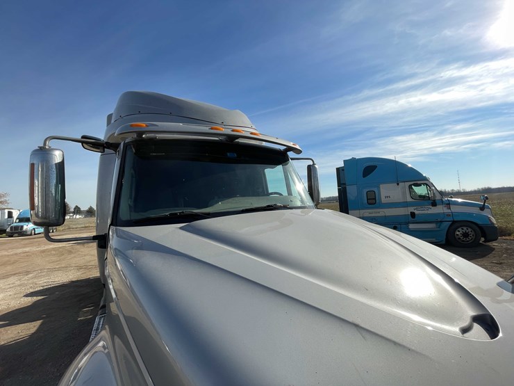 #200-•-2016-international-semi-tractor-(title-in-delay)-(denmark,-wi)-image-48