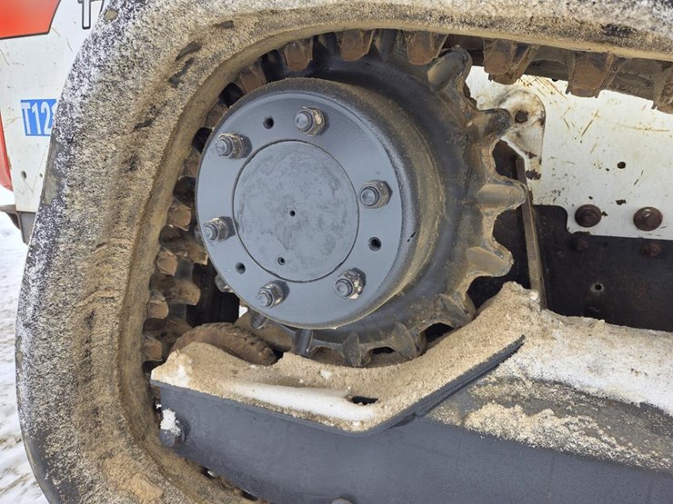 2017-bobcat-t750-image-41