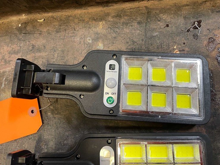 #8682-•-(2)-led-parking-lot,-yard-lights-(t12)-image-2