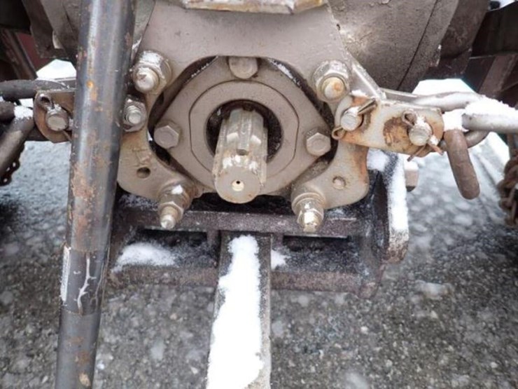 massey-ferguson-135-image-53