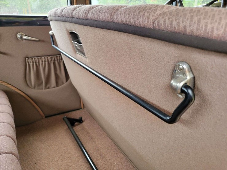 1928-pontiac-sedan-image-93