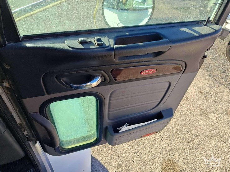 2012-peterbilt-386-image-7