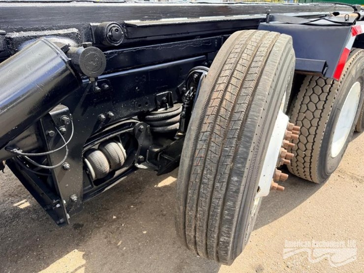 2012-freightliner-m2-112-medium-duty-roll-off-truck-image-26