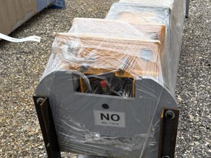 #108-•-irtpl-two-post-lift-grey-image-3