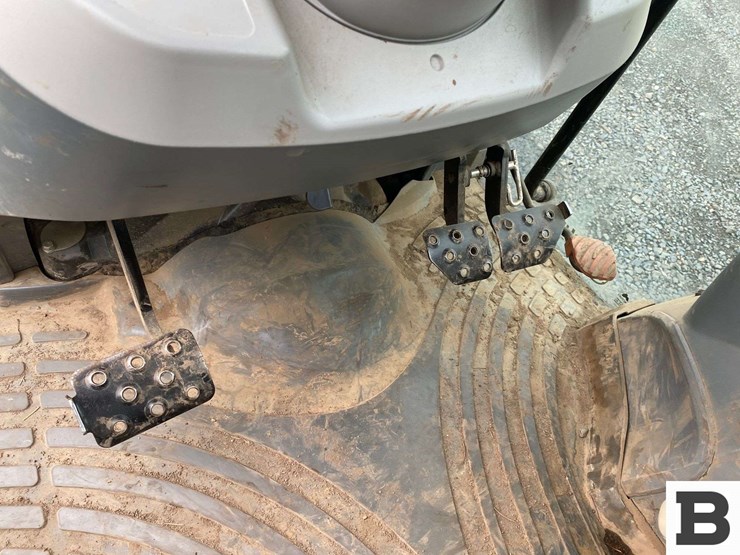 mccormick-x4.30v-tractor-image-44