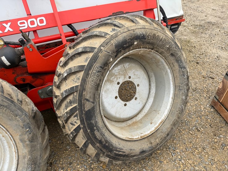 2011-kuhn-merge-maxx-900-image-36