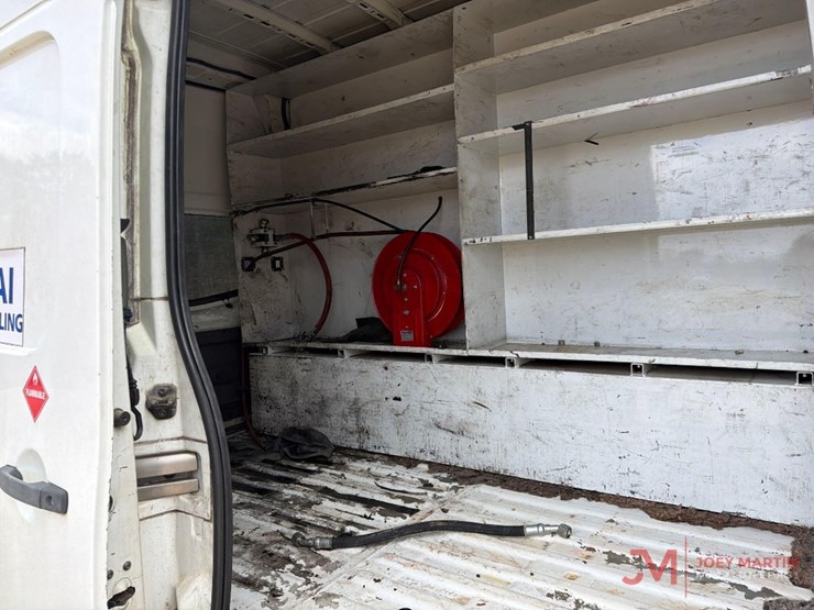 2013-nissan-nv3500hd-image-23