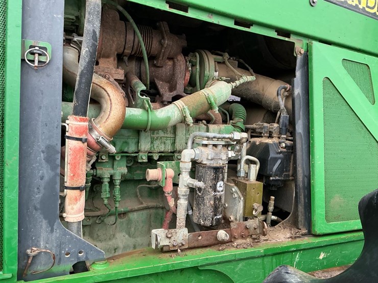 2016-deere-648l-image-9