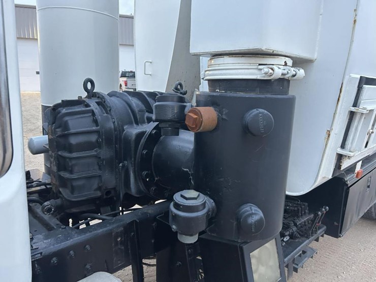 #1432-•-1992-volvo-(white-gmc)-vac-truck-image-20