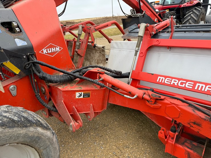2011-kuhn-merge-maxx-900-image-4