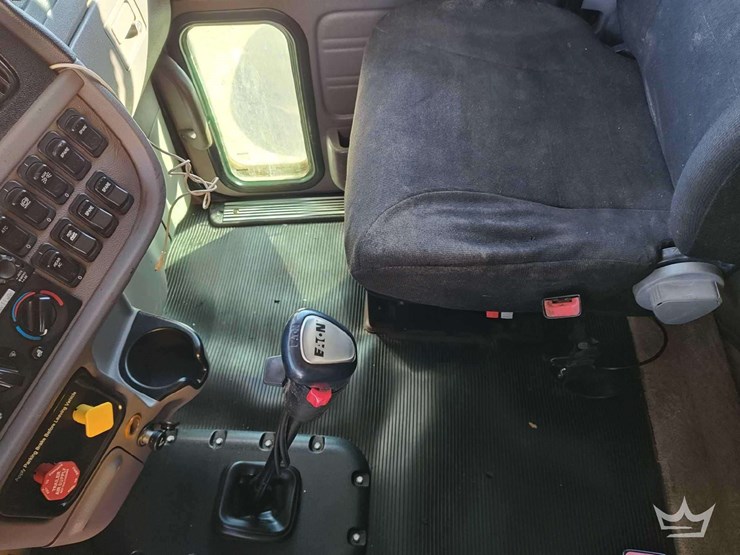 2018-peterbilt-389-image-39