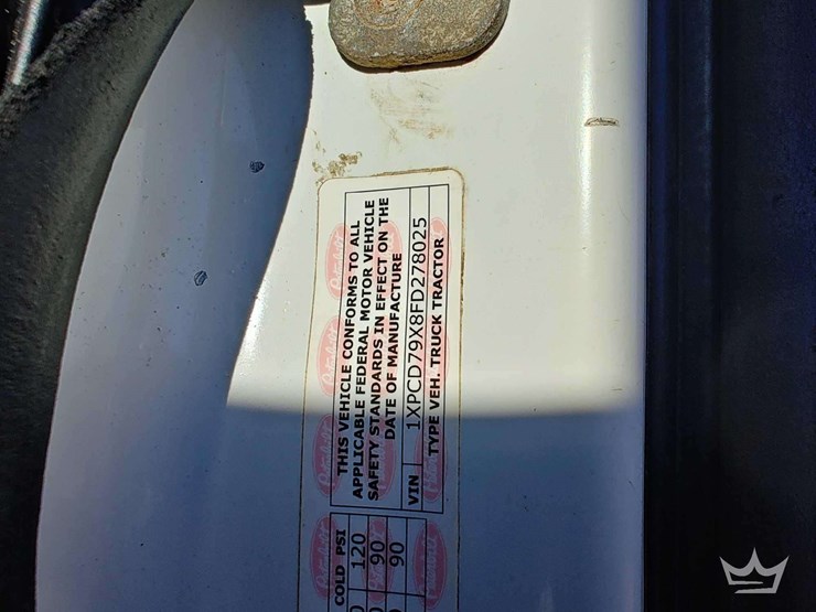 2015-peterbilt-567-image-28