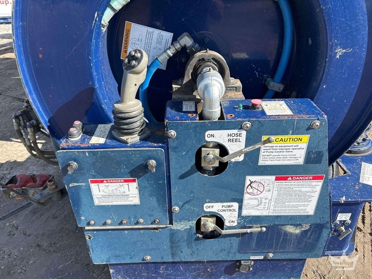 2015-peterbilt-348-image-34