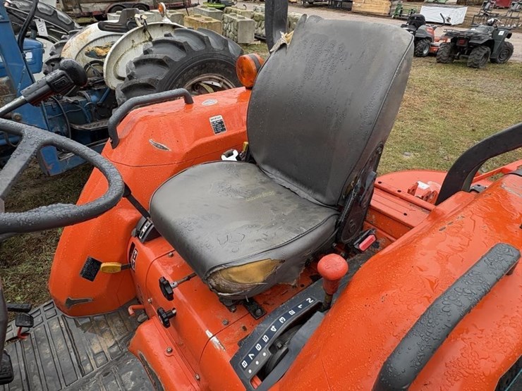 2003-kubota-l3010-image-12