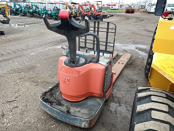 2017-toyota-8hbe30-image-4