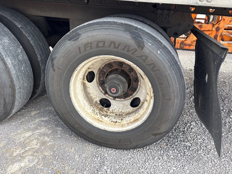 2009-utility-4000d-x-image-4