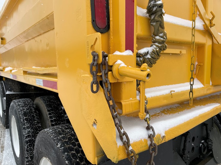 #234-•-2005-international-tri-axle-dump-truck-(has-wi-title)(mosinee,-wi)-image-15