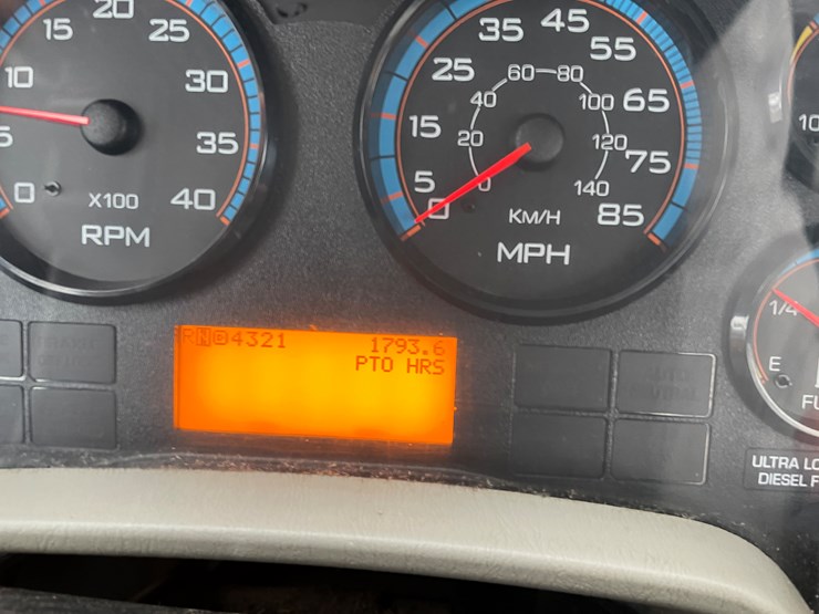 #236-•-2015-international-bucket-truck-(has-wi-title)(mosinee,-wi)-image-54