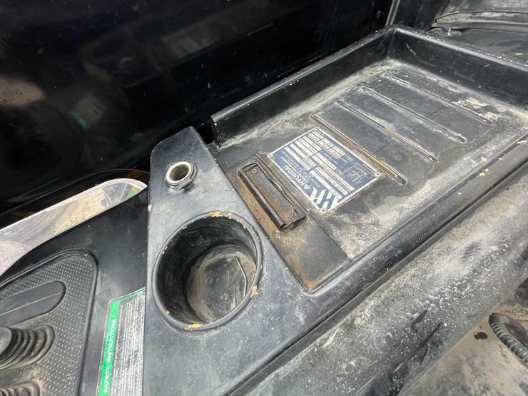 #1395-•-hyundai-10,000lb-pneumatic-diesel-forklift-(04)-image-23