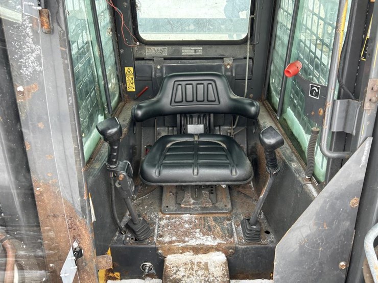 new-holland-ls180-image-36