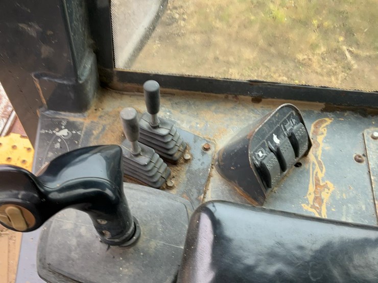 2006-deere-750j-lgp-image-22