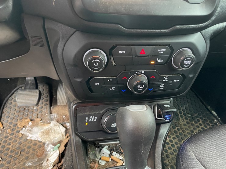 2021-jeep-renegade-image-33