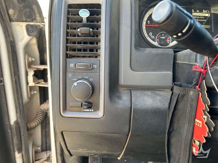 2018-utility-flatbed-image-16