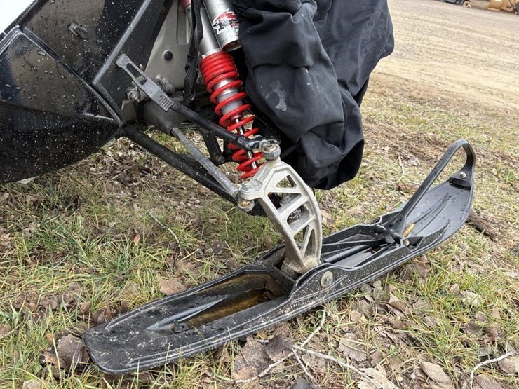 polaris-rush-pro-r-600-snowmobile-image-9