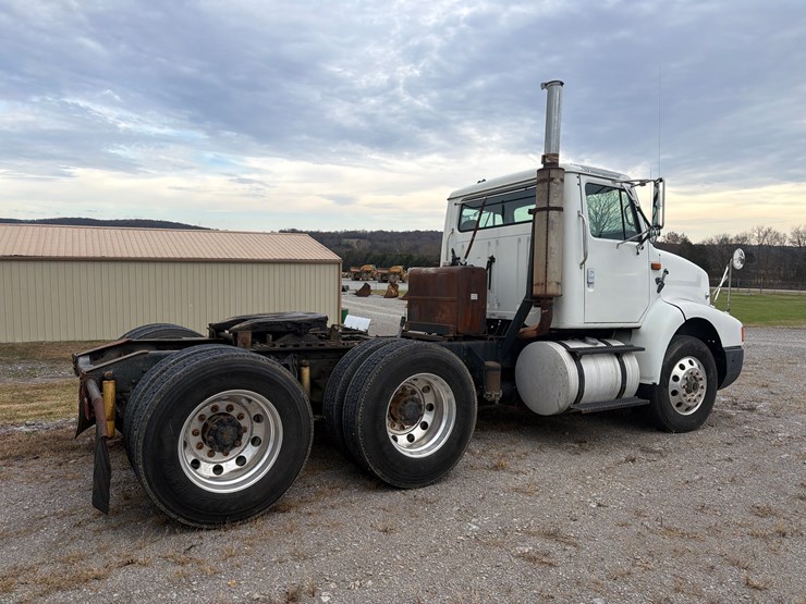 1995-international-8200-image-4