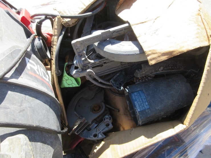 lot-of-shop-vacuum-&-misc-items-image-3