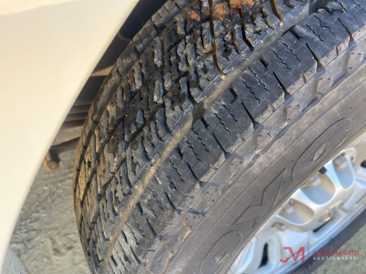 2013-nissan-nv3500hd-image-11