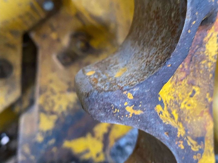 caterpillar-d2-image-11