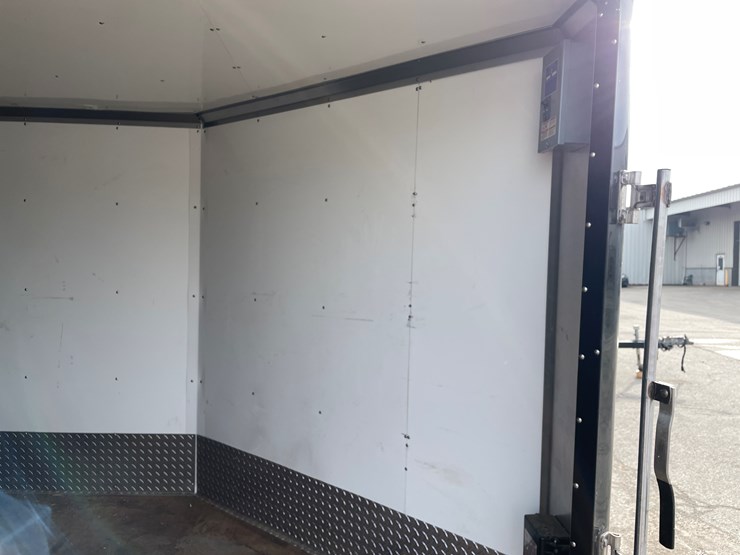 #1397-•-2001-karavan-expedition-trailer-(no-title)-(of)-image-37