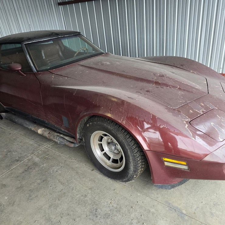 1981 Chevrolette Corvette, 5.7L V8, Auto trans. T-Tops, needs fuel pump, poor condition, *1G1AY8762BS423412*, NOTE:  Special pick-up location in Shelbyville, IN