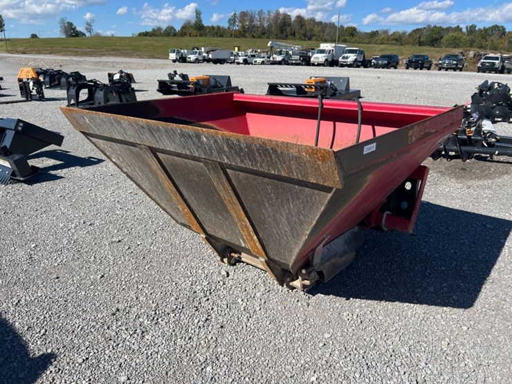 #29761-•-buck-rake-bf1000-bagging-bucket-image-2