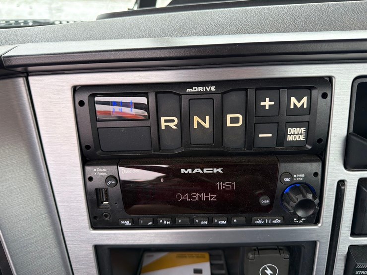 2024-mack-pi64t-pinnacle-truck-tractor-vn:1m1pn4gy4rm014914-image-30