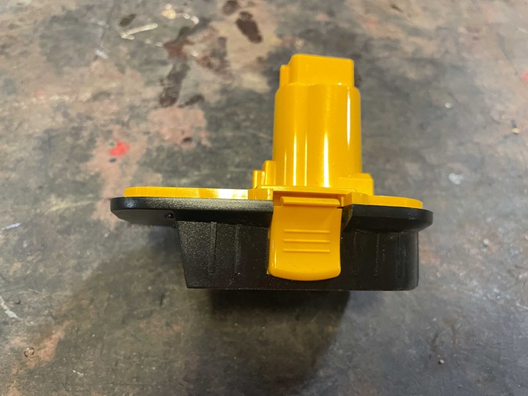 #8675-•-dewalt-style-18-volt-to-20-volt-adapter-(pr12)-image-4