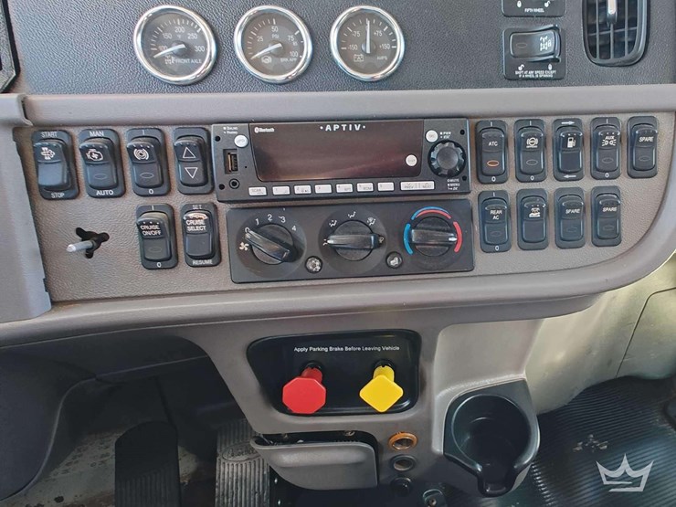 2015-peterbilt-389-image-14