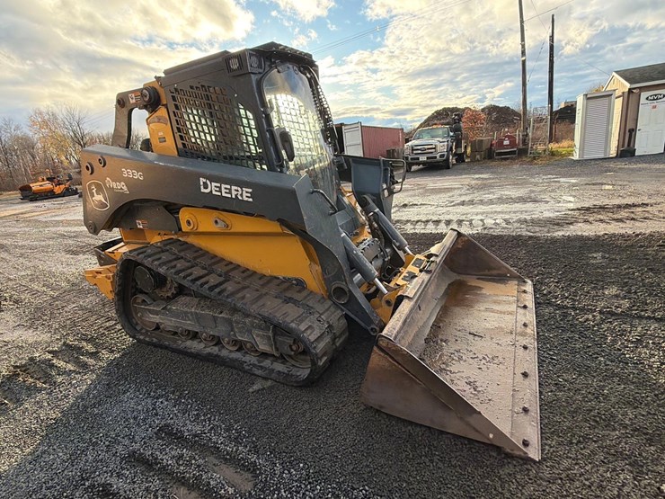 2021-deere-333g-image-3