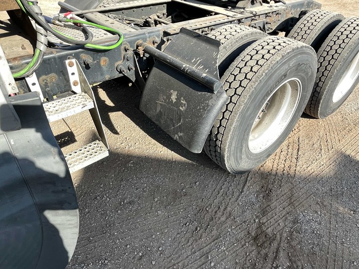 #200-•-2016-international-semi-tractor-(title-in-delay)-(denmark,-wi)-image-20