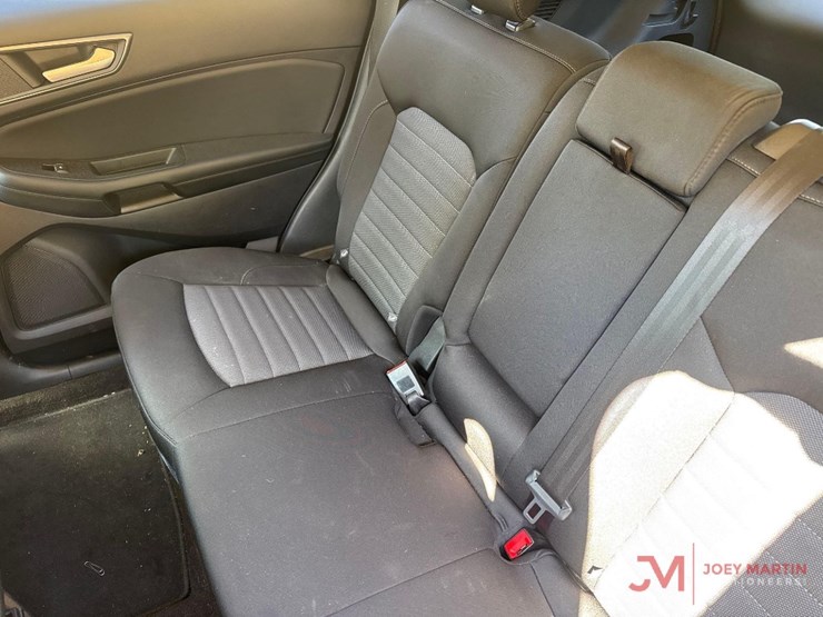 2020-ford-edge-se-image-21