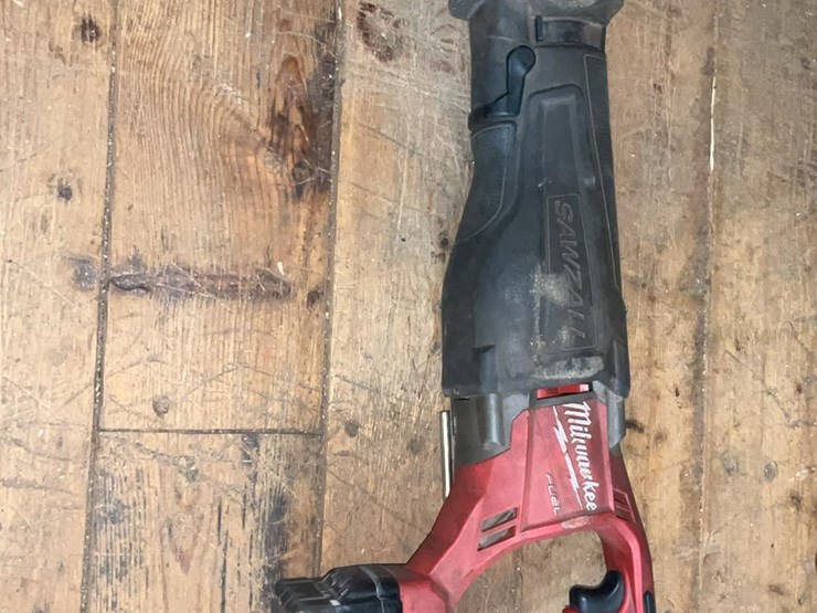 #195-•-cordless-milwaukee-sawsall-image-1