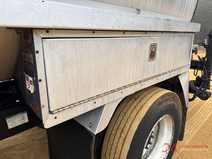 2008-sterling-l7500-image-10