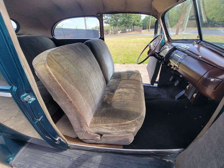 1940-ford-sedan-image-45
