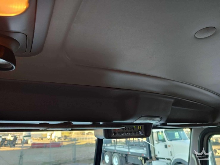 2015-peterbilt-389-image-21